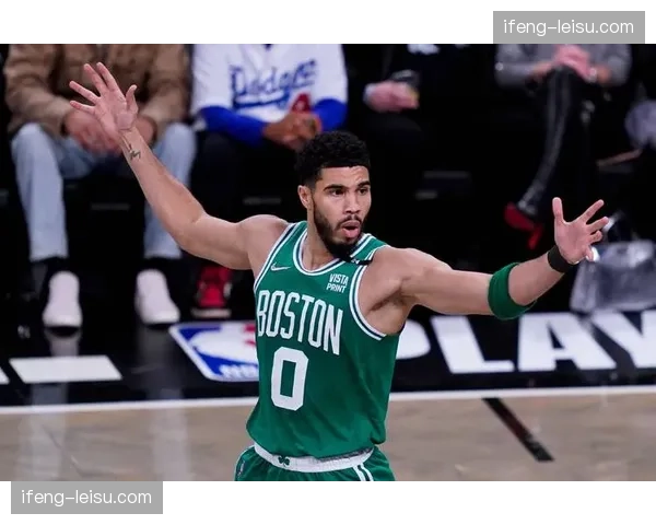 凯尔特人换防弹性支撑防守体系，霍福德经验弥补移动速度短板